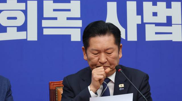 정청래 더불어민주당 대표가 9일 국회에서 열린 최고위원회의에 참석해 있다. [연합뉴스]