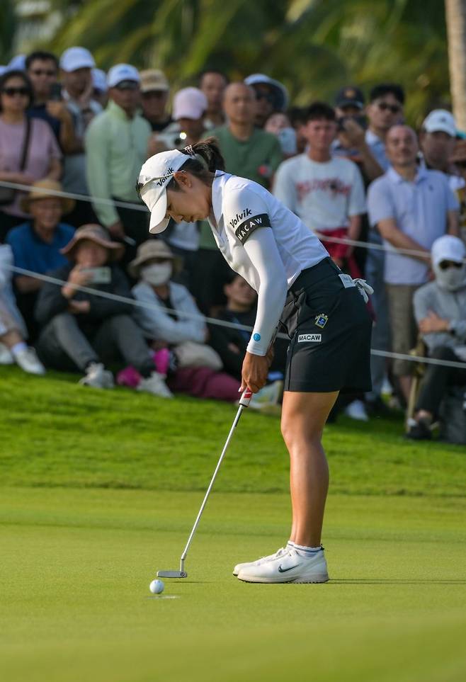 이미향이 7일(현지 시간) 중국 하이난성 링수이의 지안 레이크 블루베이 골프클럽에서 열린 미국여자프로골프(LPGA) 투어 블루베이 LPGA 3라운드 경기를 펼치고 있다.뉴시스