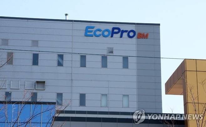 에코프로비엠은 국내 양극재 소재 업체 중 유일하게 유럽 현지(헝가리)에 생산거점을 확보해 배터리 현지화 의무 수혜를 독점적으로 누릴 수 있다는 평가가 나온다. /사진=연합뉴스