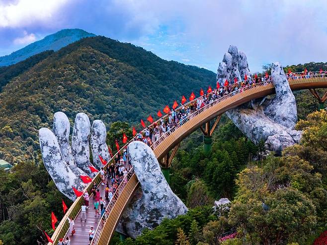 한국인이 많이 찾는 베트남 다낭의 관광명소 골든 브리지. 베트남 정부 제공