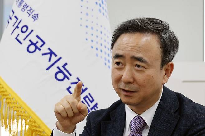 임문영 국가인공지능전략위원회 부위원장이 자신의 집무실에서 'AI 3강' 정책목표와 구체적 성과에 대해 말하고 있다. 그는 "AI가 산업을 빠르게 융합·변화시키고 있어 (한국이 경쟁에서 살아남으려면) 부처를이 칸막이를 걷어내고 협력해야 한다"고 강조했다. 사진=서동일 기자