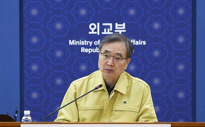 조현 외교부 장관이 지난 7일 서울 종로구 외교부 청사에서 열린 중동 13개국 대사(대리) 등이 참석한 재외국민보호대책본부 회의에서 모두발언을 하고 있다. 뉴시스