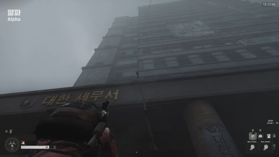 이번 테스트에서는 밧줄을 던져 높은 곳을 오를 수도 있다.