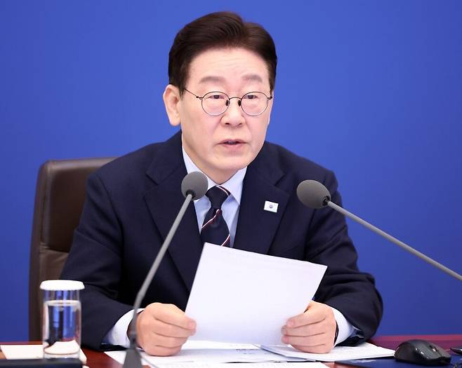 이재명 대통령이 6일 청와대에서 열린 수석보좌관회의에서 발언하고 있다. 연합뉴스