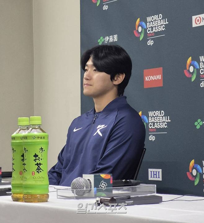9일 일본 도쿄돔에서 열리는 2026 WBC 호주전에 앞서 인터뷰하는 김도영. 도쿄=배중현 기자