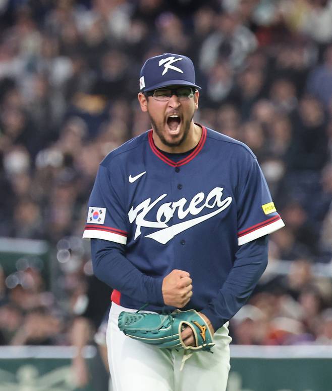 <yonhap photo-7287="">9일 일본 도쿄돔에서 열린 2026 월드베이스볼클래식(WBC) C조 조별리그 최종전 대한민국과 호주의 경기. 7회말을 무실점으로 마무리한 한국 데인 더닝이 포효하고 있다. 2026.3.9 [연합뉴스]</yonhap>