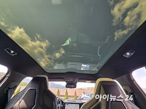 르노 '필랑트' 파노라믹 글래스 루프. [사진=김종성 기자]