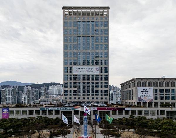 부산시청 전경. 국제신문 DB