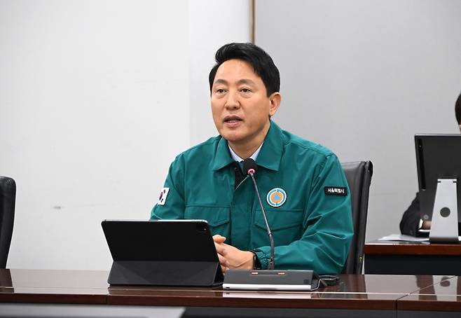 오세훈 서울시장이 9일 서울시청에서 열린 ‘BTS 컴백 행사 안전관리 합동 점검회의’에서 모두발언을 하고 있다. <제공=서울시>