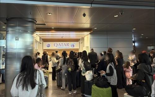 카타르 공항 내 한국인 승객들 [외교부]