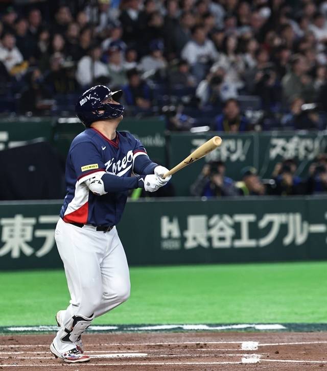9일 일본 도쿄돔에서 열린 2026 WBC 조별리그 C조 4차전 대한민국과 호주의 경기. 2회초 무사 1루 한국 문보경이 우중간 투런 홈런을 치고 있다. 사진=연합뉴스