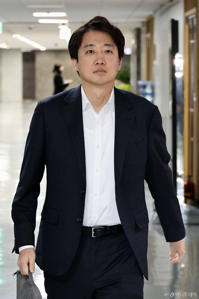 [서울=뉴시스] 김금보 기자 = 이준석 개혁신당 대표가 4일 오전 서울 여의도 국회 의원회관에서 열린 '대한민국 미래혁신포럼 세미나'에 참석하고 있다. 2026.03.04. kgb@newsis.com /사진=김금보