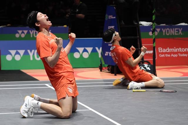 “해냈다” : 서승재(왼쪽)와 김원호가 9일 오전(한국시간) 영국 버밍엄의 유틸리타 아레나에서 끝난 2026 BWF 월드투어 슈퍼 1000 전영오픈 남자복식 결승전에서 2연패를 달성한 후 포효하며 기쁨을 만끽하고 있다. AFP연합뉴스