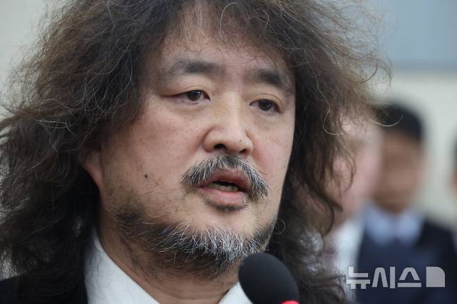 [서울=뉴시스] 고승민 기자 = 방송인 김어준 씨. 2024.12.13. kkssmm99@newsis.com