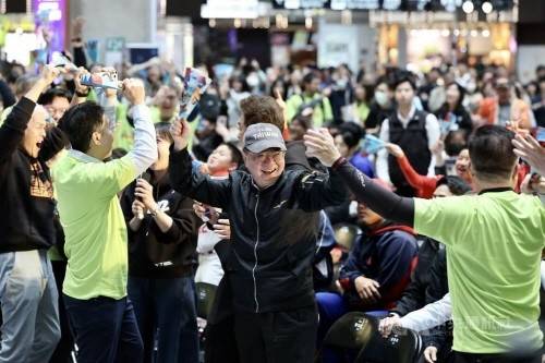 줘룽타이 대만 행정원장(모자 쓴 사람) [연합뉴스 제공]