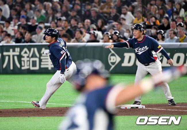 [OSEN=도쿄(일본), 손용호 기자] 9일 일본 도쿄돔에서 월드베이스볼클래식(WBC) 조별리그 C조 한국과 호주의 경기가&nbsp;열렸다. 5회초 2사 2루에서 한국 문보경이 좌월 적시타를 치고 그라운드를 달리고 있다. 2026.03.09&nbsp;/spjj@osen.co.kr