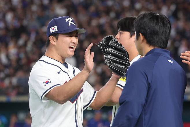 8일 일본 도쿄돔에서 열린 2026 월드베이스볼클래식(WBC) C조 조별리그 3차전 대한민국과 대만의 경기. 9회초를 무실점으로 마무리한 한국 고우석이 기뻐하고 있다. 연합