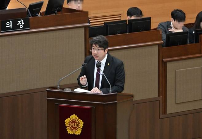 시정질의 중인 문성호 서울시의원. 내용과는 무관