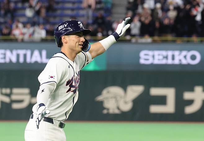 야구 대표팀 위트컴이 지난 5일 2026 WBC 조별리그 C조 1차전에서 체코를  상대로 5회말 투런홈런을 날린 뒤 세리머니하고 있다. 연합뉴스