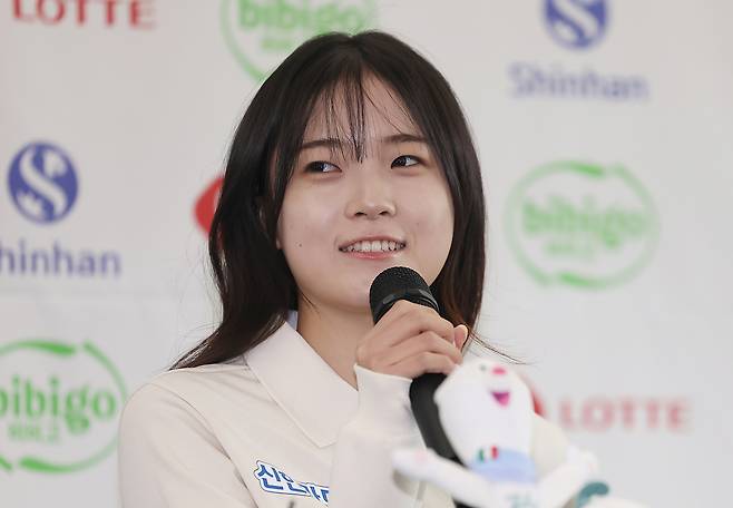 2026 밀라노·코르티나담페초 동계올림픽 스노보드 종목에서 금메달을 딴 최가온이 9일 서울 송파구 올림픽파크텔에서 열린 미디어데이에서 미소를 보이고 있다. 2026.3.9 연합뉴스