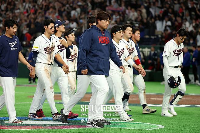 ▲ 한국야구 대표팀 선수들이 대만에 패한 뒤 아쉬워하고 있다.
