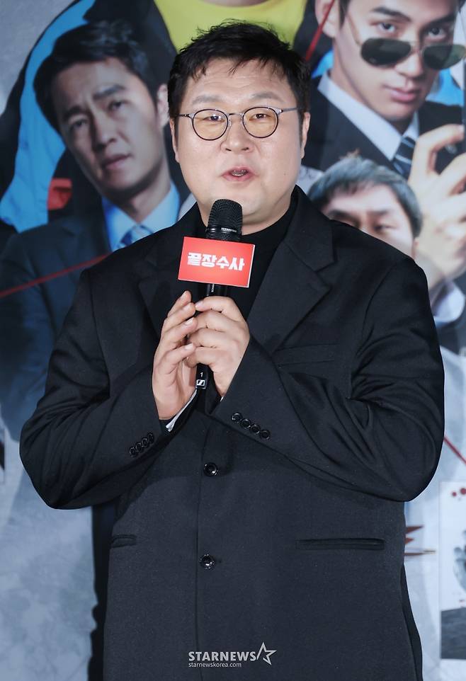 배우 윤경호가 9일 오전 서울 CGV용산아이파크몰에서 진행된 영화 '끝장수사'(감독 박철환) 제작발표회에 참석해 질문에 답하고 있다.  두 명의 용의자가 얽힌 살인사건의 진범을 잡기 위해, 촌구석으로 좌천된 형사 재혁이 신입형사 중호와 서울로 끝장수사를 떠나면서 벌어지는 이야기 '끝장수사'는 내달 2일 개봉한다. /2026.03.09 /사진=이동훈 photoguy@