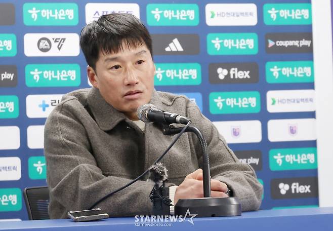 [B하인드★] 2연승 휘파람 이정효 감독, 수원 응원단 4000명 원정에 뭉클 '정효매직 GO GO GO!'