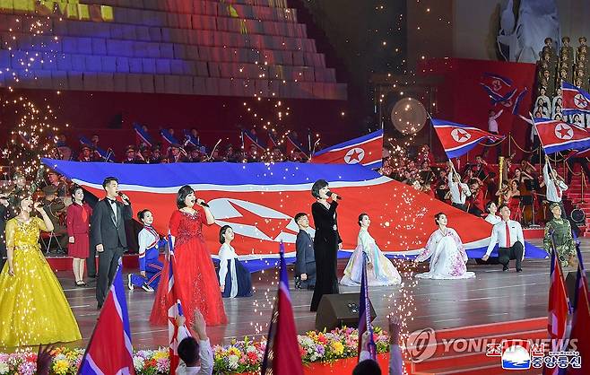 김정은, 주애와 국제부녀절 기념공연 관람 (평양 조선중앙통신=연합뉴스) 김정은 북한 국무위원장이 지난 8일 평양체육관에서 진행된 3.8국제부녀절(세계 여성의 날) 기념공연을 아내 리설주 여사, 딸 주애와 함께 관람했다고 조선중앙통신이 9일 보도했다. 2026.3.9 
    [국내에서만 사용가능. 재배포 금지. For Use Only in the Republic of Korea. No Redistribution] nkphoto@yna.co.kr