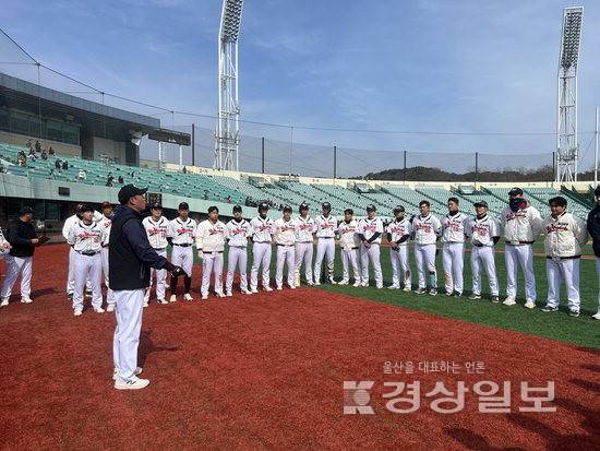 ▲ 울산웨일즈는 지난 8일 열린 기아 타이거즈와의 연습경기에서 5대9로 패했다. 울산웨일즈 제공