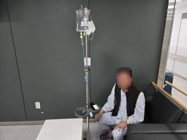 지난 9일 대구 한 병원에서 만난 천공기 사고로 입원한 택시 기사 이모(61) 씨. 임재환 기자