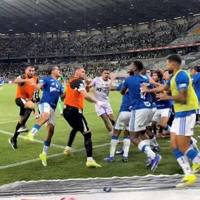 크루제이루와 아틀레치쿠 미네이루 경기 중 벌어진 난투극. 사진=더 터치라인 SNS