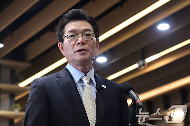 6.3지방선거 서울시장 출마를 위해 구청장직을 사퇴하는 정원오 성동구청장이 지난 4일 오후 서울 성동구청에서 퇴임사를 하고 있다. 정 구청장은 오는 5일 선거관리위원회에 더불어민주당 서울시장 예비후보로 등록할 예정이다. 2026.3.4 ⓒ 뉴스1 이광호 기자