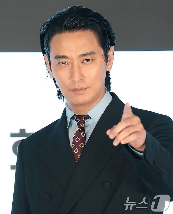 배우 주지훈이 10일 오후 서울 구로구 디큐브시티 더세인트에서 열린 ENA 새 월화드라마 ‘클라이맥스’(각본 이지원, 신예슬) 제작발표회에서 포즈를 취하고 있다. ‘클라이맥스’는 대한민국 최고의 자리에 서기 위해 권력의 카르텔에 뛰어든 검사 방태섭(주지훈 분)과 그를 둘러싼 이들의 치열한 생존극을 그린 작품이다. 2026.3.10 ⓒ 뉴스1 권현진 기자