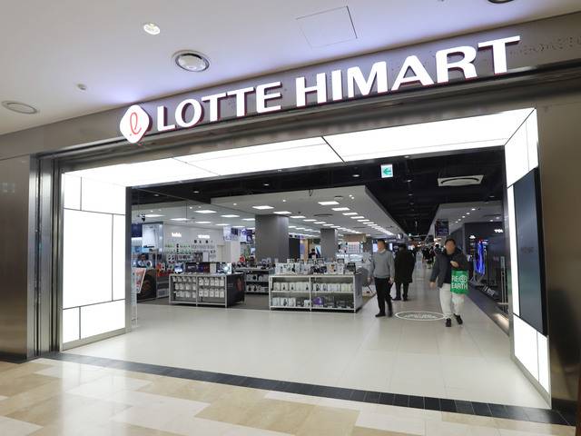 국내 가전제품 시장이 침체기를 겪는 상황에서 롯데하이마트가 적자구조를 끊어내는 등 소기의 성과를 거두고 있다. 그러나 회사 연 매출은 5년 연속 내리막길을 타면서 실적이 정체되고 있다. 사진은 롯데하이마트 잠실점 매장 모습. /롯데하이마트