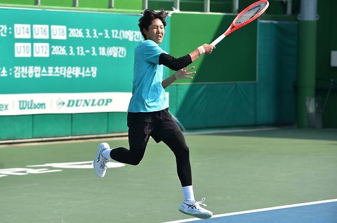 종별 18세부 단식 우승한 김동윤(건대부고). 사진제공 대한테니스협회