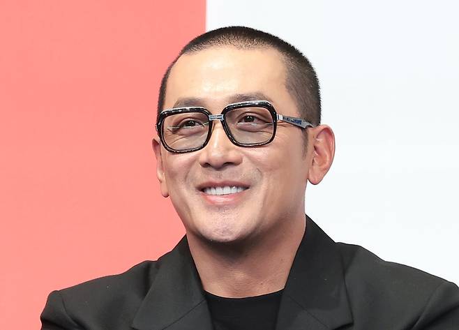 9일 서울 구로구 더 링크호텔 서울에서 열린 tvN 새 토일드라마 ‘대한민국에서 건물주 되는 법’ 제작발표회에 참석한 배우 하정우./뉴스1