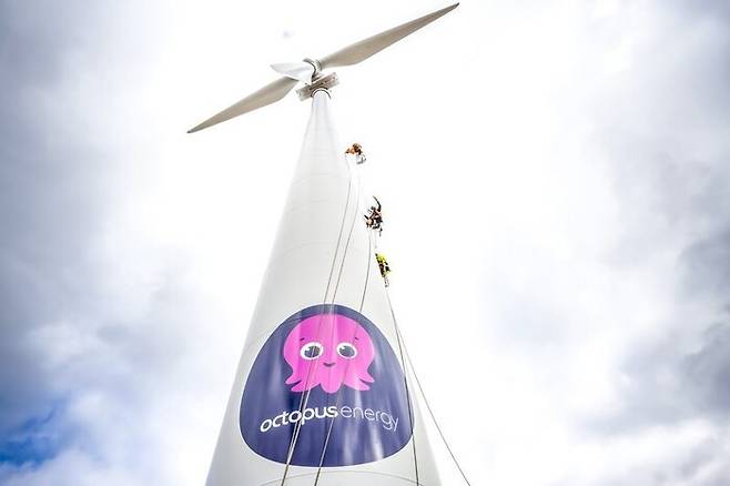 영국의 전력 소매 판매사 ‘옥토퍼스 에너지’는 재생에너지 발전량에 따라 전기요금이 변화하는 ‘실시간 도매가격 연동 요금제’를 출시해 큰 호응을 얻었다. 옥토퍼스 에너지 누리집