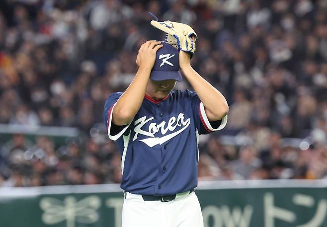 <yonhap photo-7495=""> 교체되는 김택연 (도쿄=연합뉴스) 임화영 기자 = 9일 일본 도쿄돔에서 열린 2026 월드베이스볼클래식(WBC) C조 조별리그 최종전 대한민국과 호주의 경기. 8회말 1사 2루 한국 김택연이 상대에게 1점을 허용한 뒤 교체되고 있다. 2026.3.9 hwayoung7@yna.co.kr/2026-03-09 21:47:57/ <저작권자 ⓒ 1980~2026 ㈜연합뉴스. 무단 전재 재배포 금지, AI 학습 및 활용 금지></yonhap>