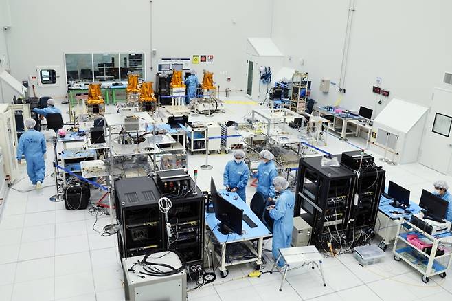 다양한 위성을 조립하고 시험하는 쎄트렉아이 위성제작실. 쎄트렉아이