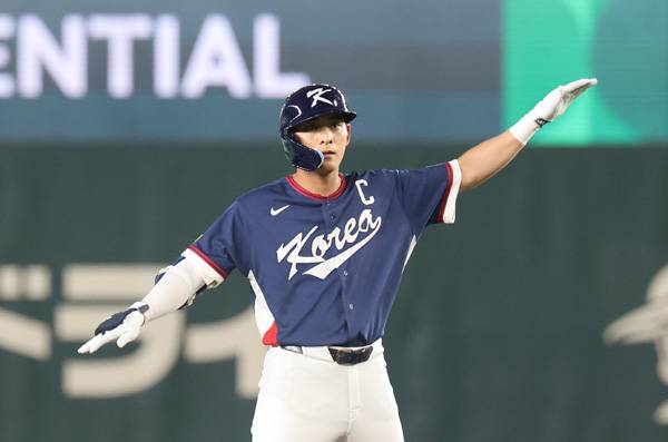 9일 일본 도쿄돔에서 열린 2026 월드베이스볼클래식(WBC) C조 조별리그 최종전 대한민국과 호주의 경기. 3회초 무사 2루 한국 이정후가 1타점 2루타를 친 뒤 기뻐하고 있다. 사진= 연합뉴스 제공