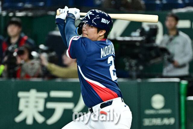 9일 일본 도쿄돔에서 열린 2026 월드 베이스볼 클래식(WBC) 조별리그 한국-호주 경기. 문보경이 4회초 2사 2루에 1타점 적시타를 치고 있다./도쿄(일본)=한혁승 기자