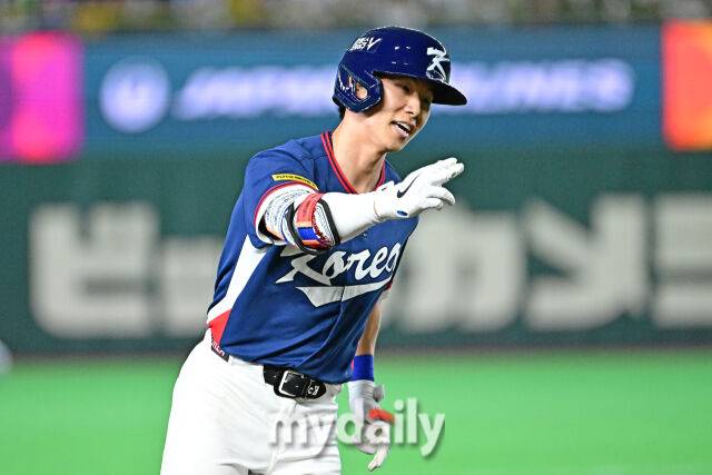 7일 일본 도쿄돔에서 열린 2026 월드 베이스볼 클래식(WBC) 조별리그 한국-일본 경기. 김혜성이 4회초 1사 1루 동점 투런포를 친 후 그라운드를 돌고 있다./도쿄(일본)=한혁승 기자 hanfoto@mydaiy..co.kr