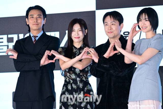 2026년 3월 10일 오후 서울 구로구 더세인트에서 진행된 ENA 월화드라마 '클라이맥스' 제작발표회엣 출연진들이 포즈를 취하고 있다. (왼쪽부터 주지훈, 하지원, , 오정세, 나나) / 곽경훈 기자 (kphoto@mydaily.co.kr)