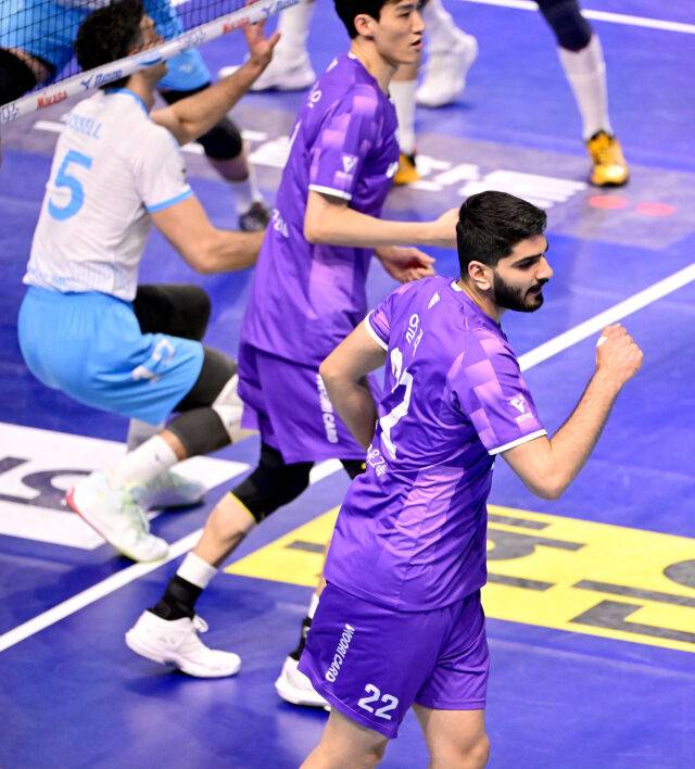 러셀의 공격을 막은 알리가 기뻐하고 있다 / 한국배구연맹(KOVO)