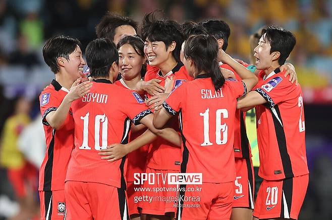 ▲ 홈 6만명 팬 앞에서 4년 전 패배를 설욕하리라 확신했던 호주가 한국 여자축구에 막혀 좌절감을 맛봤다. 비록 스코어는 3-3 무승부였지만, 호주 현지 언론과 선수단은 심리상 패배를 인정했다.