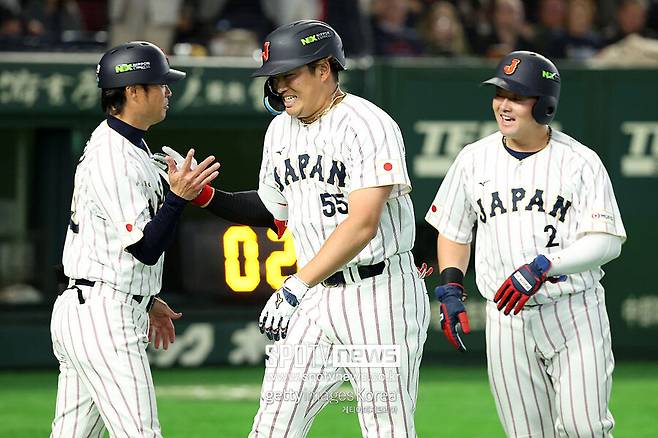 ▲ 무라카미 무네타카(가운데)