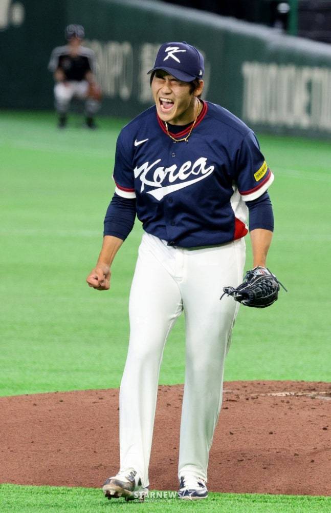 야구대표팀 박영현이 9일 도쿄돔에서 열린 2026 WBC 도쿄POOL 대한민국과 호주 경기에서 무실점 피칭을 펼치며 환호하고 있다. /사진=강영조 선임기자