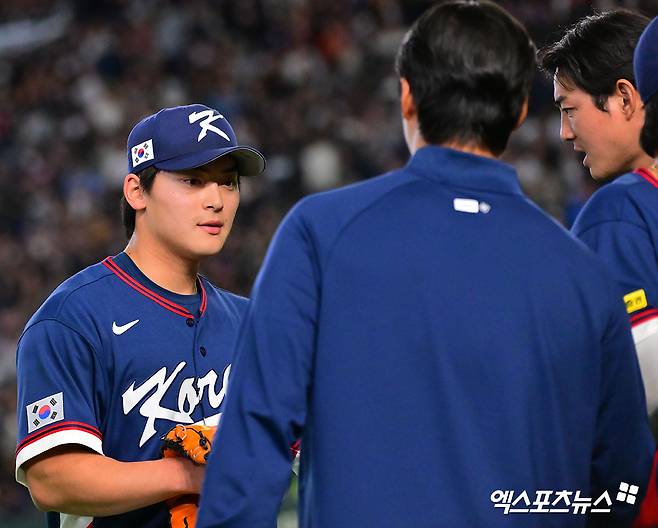 9일 오후 일본 도쿄돔에서 열린 2026 월드베이스볼클래식(WBC) C조 한국과 호주의 경기, 8회말 수비를 마친 한국 조병현이 더그아웃으로 향하고 있다. 도쿄, 김한준 기자
