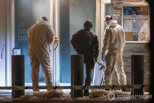 폭발 현장 조사하는 노르웨이 경찰 [NTB/Hans O. Torgersen via REUTERS 연합뉴스. 재판매 및 DB 금지]