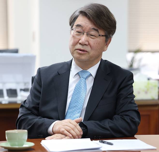 김지형 경사노위 위원장 (서울=연합뉴스) 신준희 기자 = 김지형 경제사회노동위원회(경사노위) 위원장이 연합뉴스와 인터뷰하고 있다.